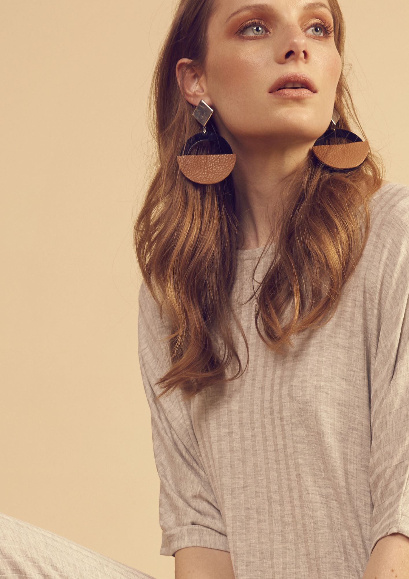 modella in posa fashion